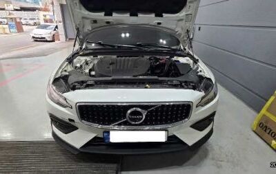 Volvo V60 CCB5 AWD 2022